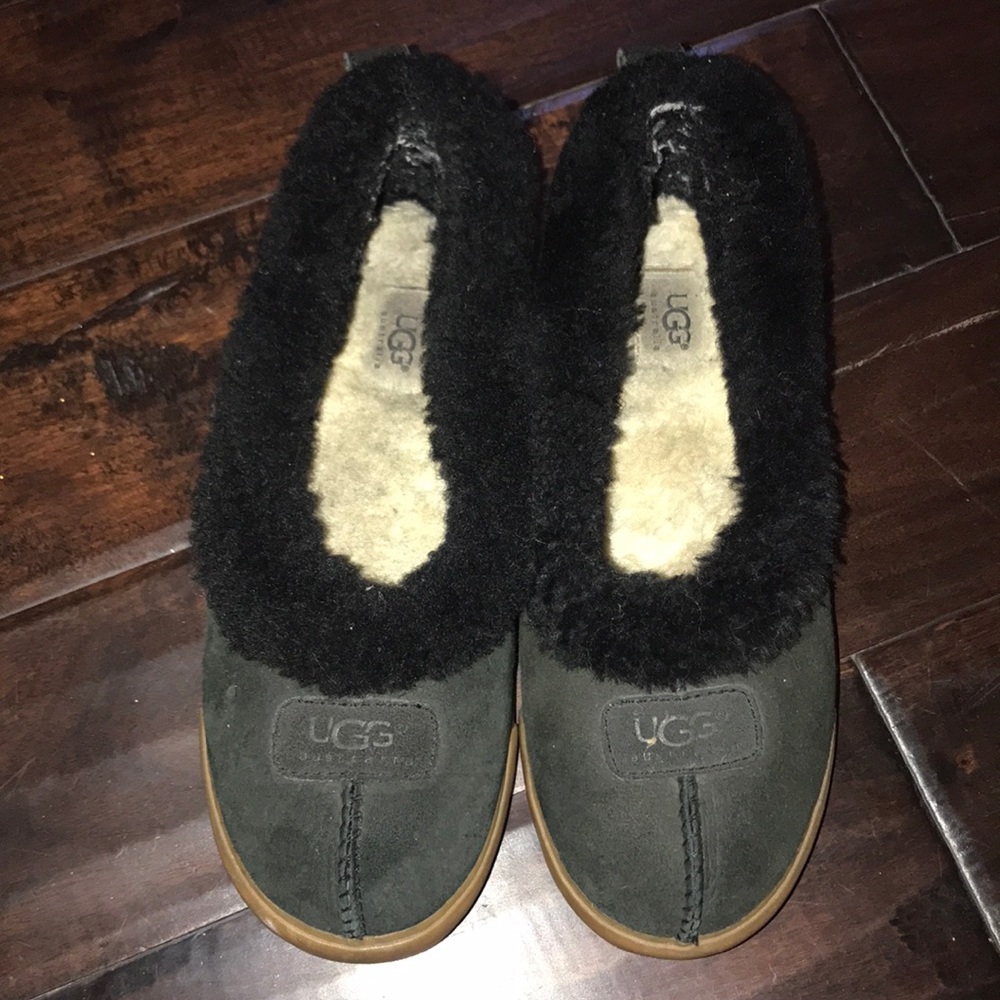 UGG SLIPPERS